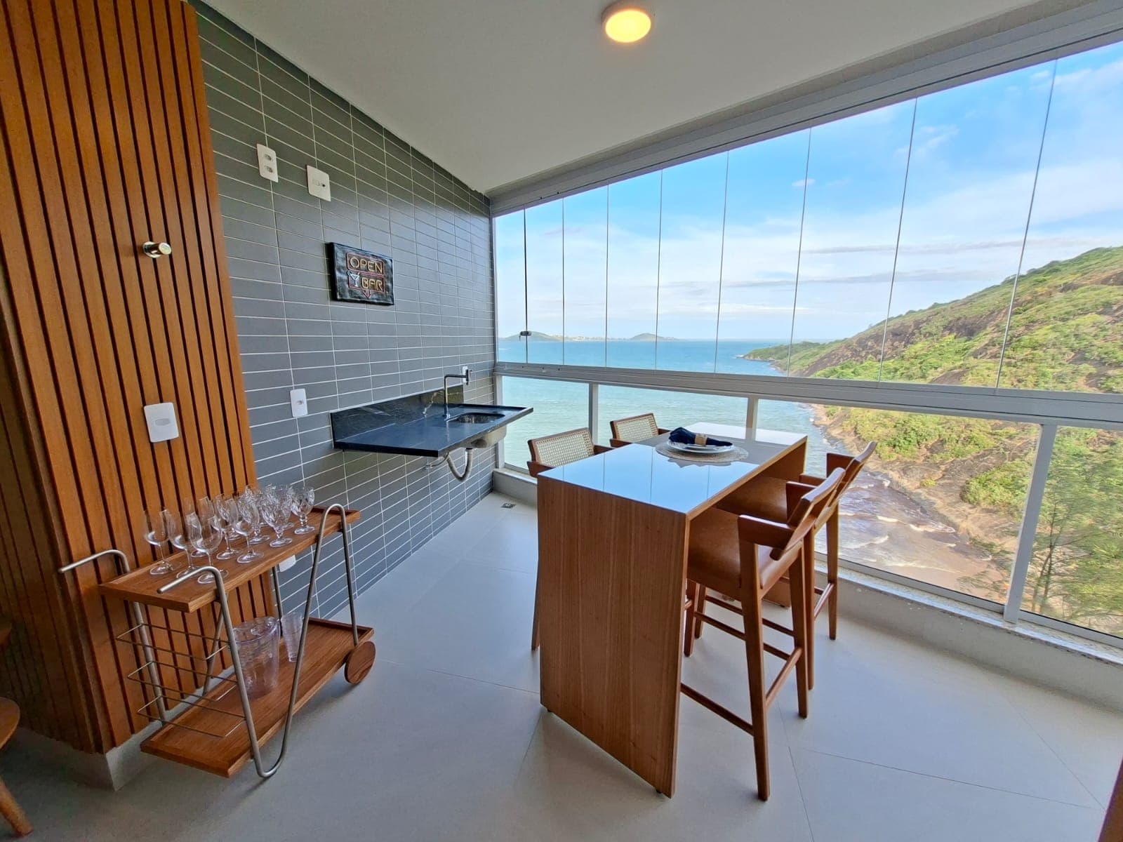 Apartamento de 3 quartos de frente para a Praia da Cerca em Guarapari